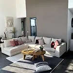 Design With Panoramic Pond View And Jacuzzi Villa *