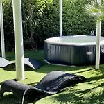 Design With Panoramic Pond View And Jacuzzi *