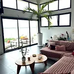 Design With Panoramic Pond View And Jacuzzi *