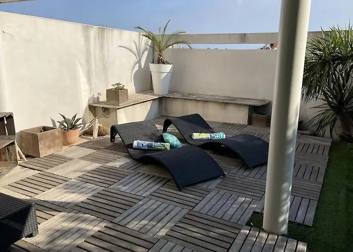 Design With Panoramic Pond View And Jacuzzi * Pérols