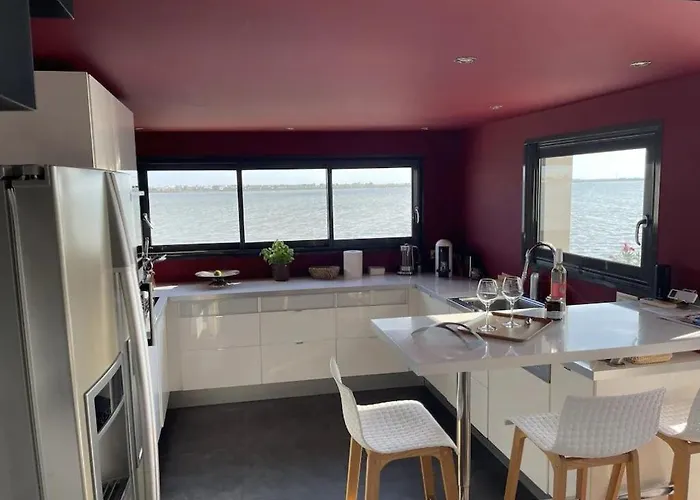 Design With Panoramic Pond View And Jacuzzi * Pérols