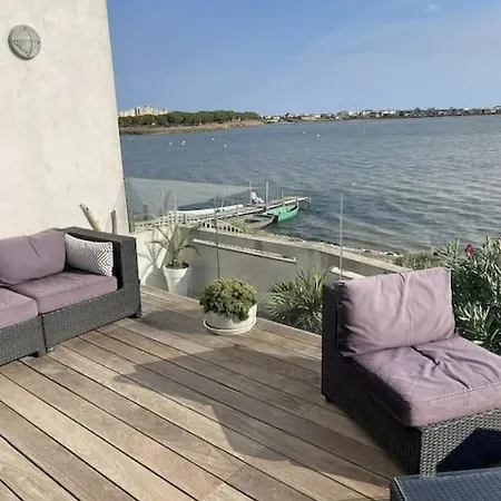 Villa Design With Panoramic Pond View And Jacuzzi *
