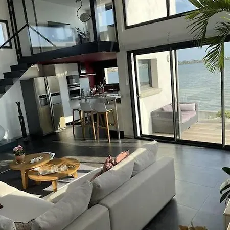 Design With Panoramic Pond View And Jacuzzi Villa Perols