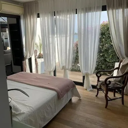 Villa Design With Panoramic Pond View And Jacuzzi Perols