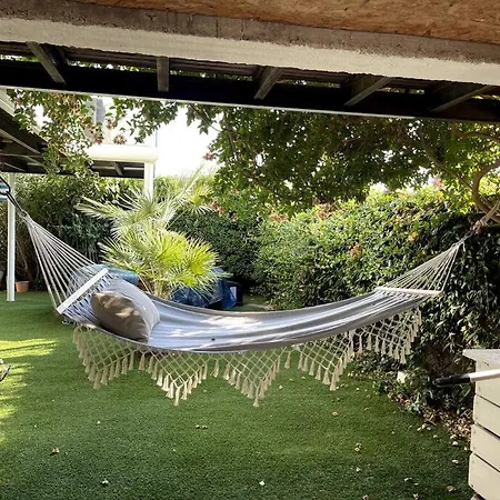 Design With Panoramic Pond View And Jacuzzi Villa