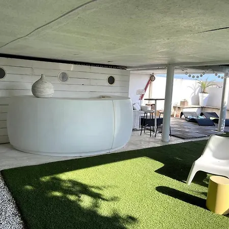 Design Avec Vue Panoramique Sur L'etang Et Jacuzzi *