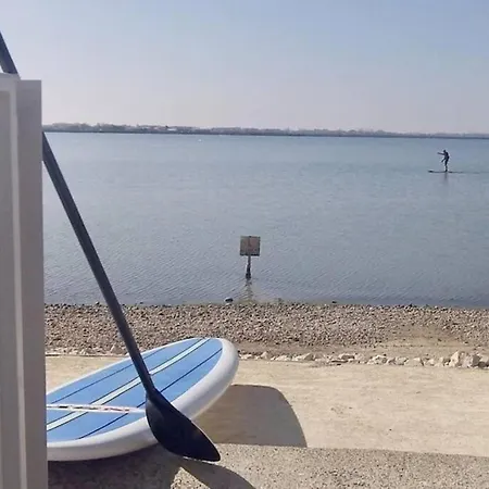 Design Avec Vue Panoramique Sur L'etang Et Jacuzzi