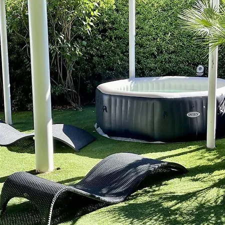 Design Avec Vue Panoramique Sur L'etang Et Jacuzzi *