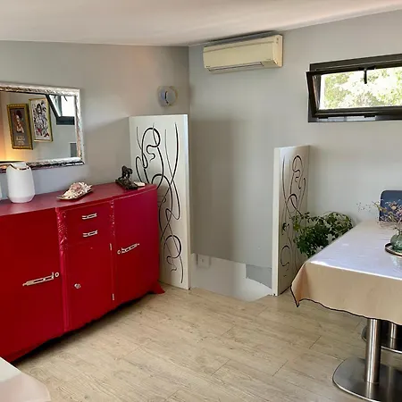 빌라 Design With Panoramic Pond View And Jacuzzi 페홀