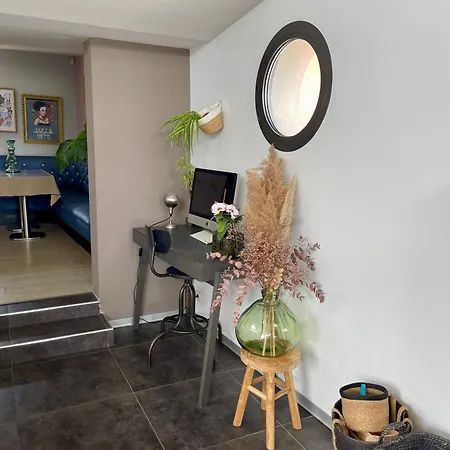 빌라 Design With Panoramic Pond View And Jacuzzi 페홀