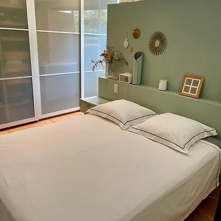 Design Avec Vue Panoramique Sur L'etang Et Jacuzzi