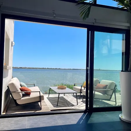 Design With Panoramic Pond View And Jacuzzi 빌라