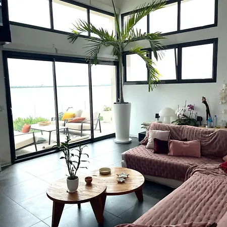 Design Avec Vue Panoramique Sur L'etang Et Jacuzzi *