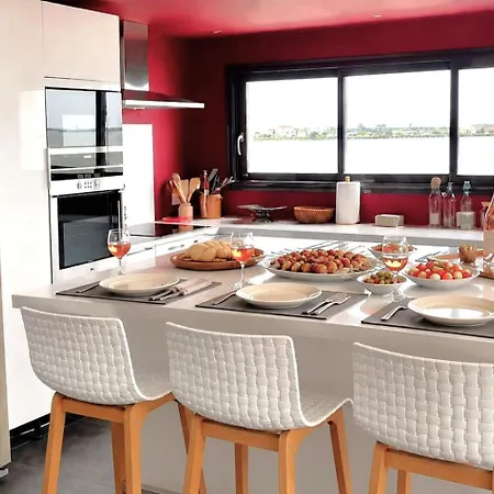 Design With Panoramic Pond View And Jacuzzi * Pérols