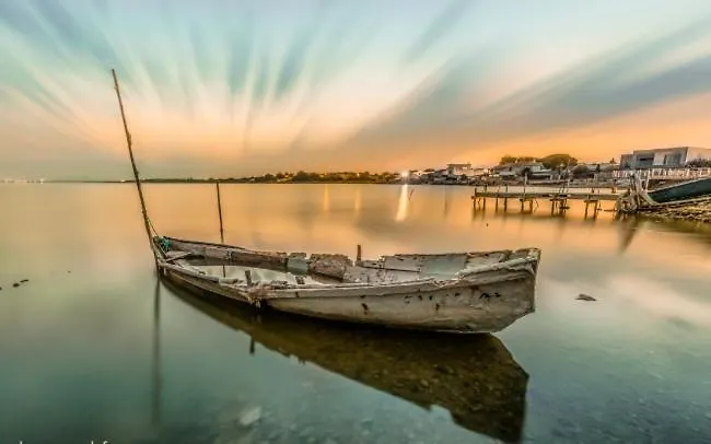 别墅 Design With Panoramic Pond View And Jacuzzi