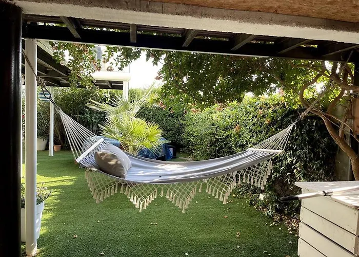 Design With Panoramic Pond View And Jacuzzi 别墅