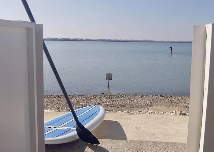 Design With Panoramic Pond View And Jacuzzi