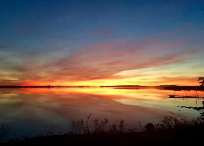别墅 Design With Panoramic Pond View And Jacuzzi