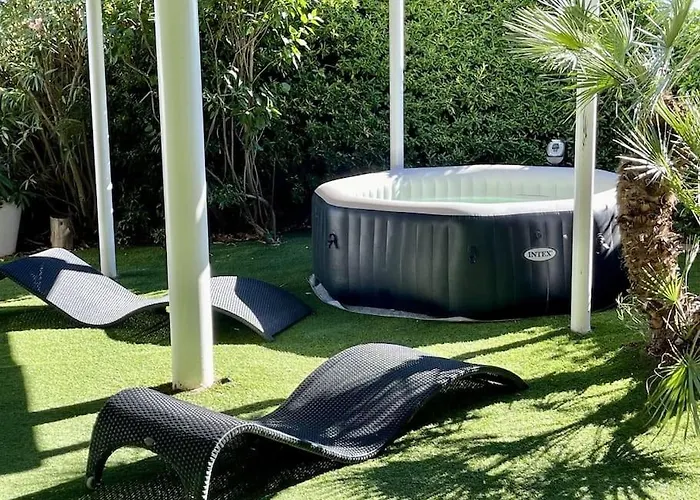 Design With Panoramic Pond View And Jacuzzi *