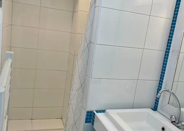 别墅 Design With Panoramic Pond View And Jacuzzi