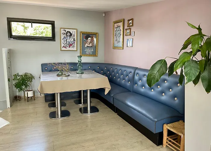 Design With Panoramic Pond View And Jacuzzi 别墅 *