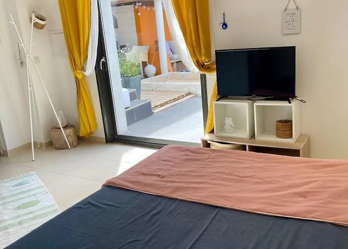 Design With Panoramic Pond View And Jacuzzi * Pérols