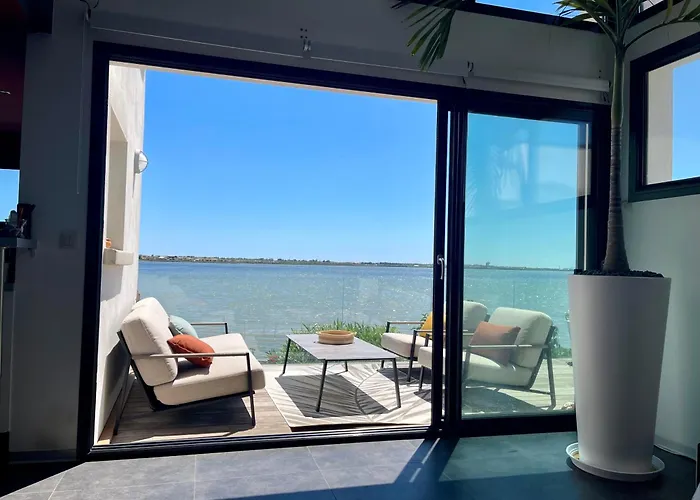 Design With Panoramic Pond View And Jacuzzi 别墅